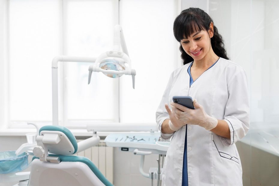 Utilizar o Prontuário Digital pode beneficiar o trabalho diário do profissional de saúde.