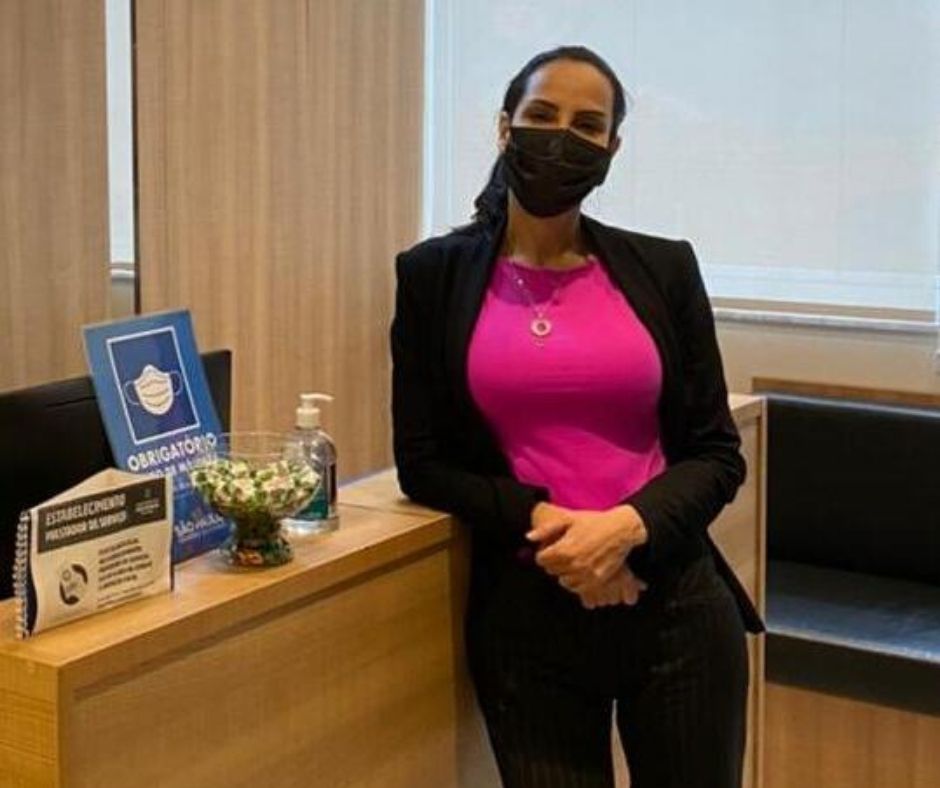 Parcerias de Sucesso: Como a Dra. Charisse Assuane trocou o papel por uma agenda na palma da sua mão