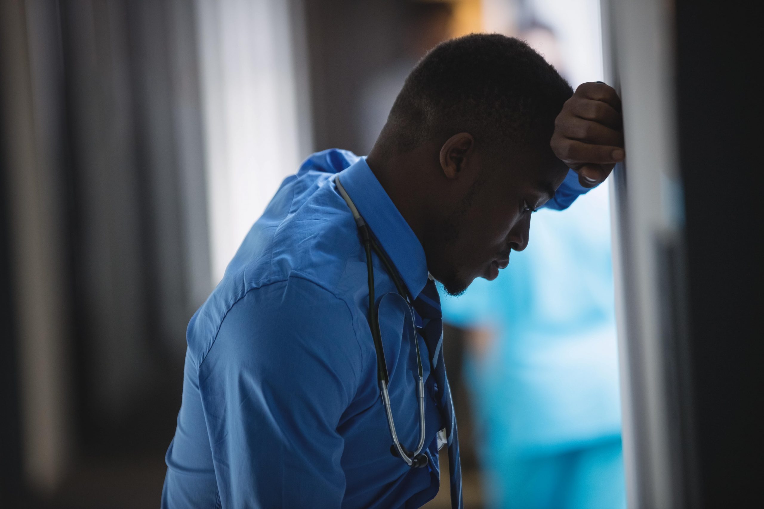 Síndrome de Burnout, Depressão e Estresse: e a  qualidade de vida do profissional de saúde